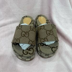 Brown GG Logo Slides platform